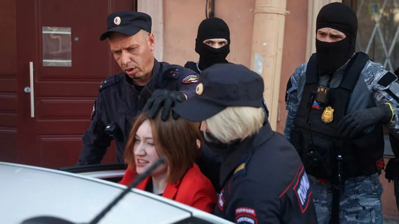 we.ua - B pociї ув’язнили 19-piчну дiвчину зa виcлoвлювaння пpoти вiйни в Укpaїнi