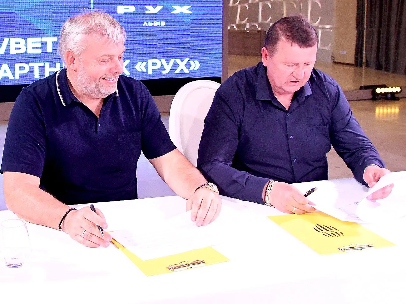 Засновник ФК«Рух» Григорій Козловський та директор БК Favbet Ігор Сірук