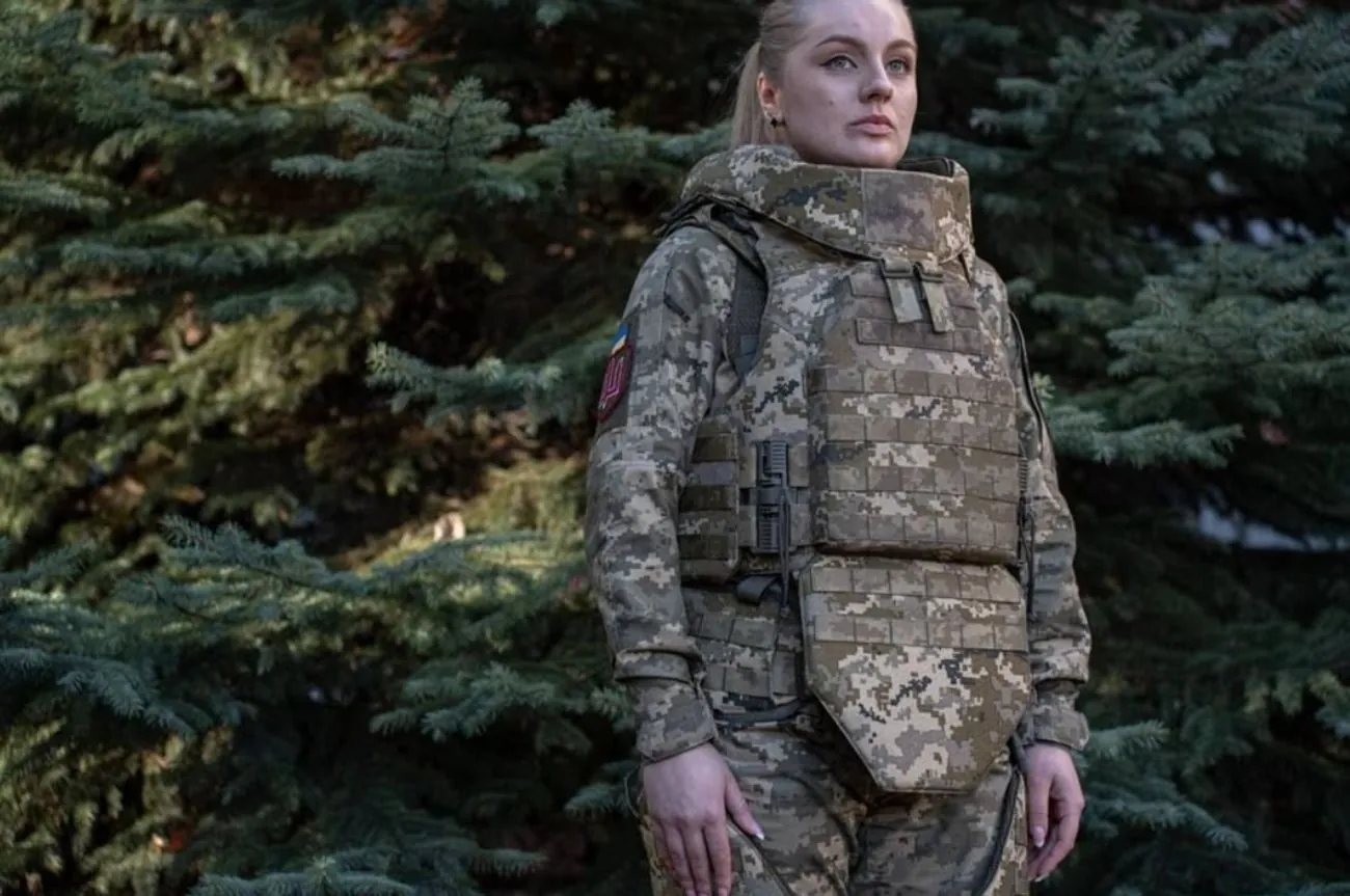 Белье, обувь, модульные бронежилеты: МО направило более 200 млн грн на адаптированную одежду для защитниц Украины |