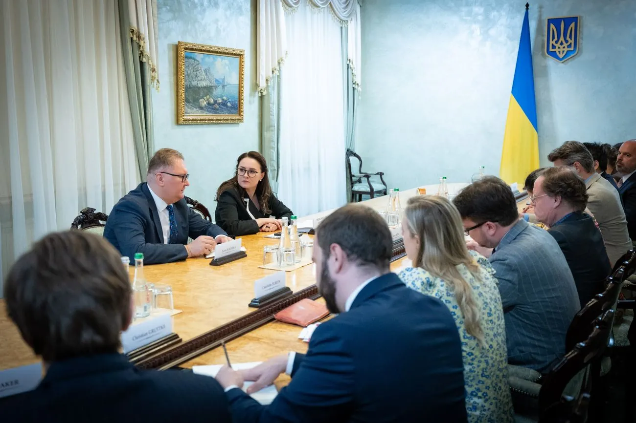 Ukrajinska vlada v sodelovanju z G7 krepi boj proti korupciji