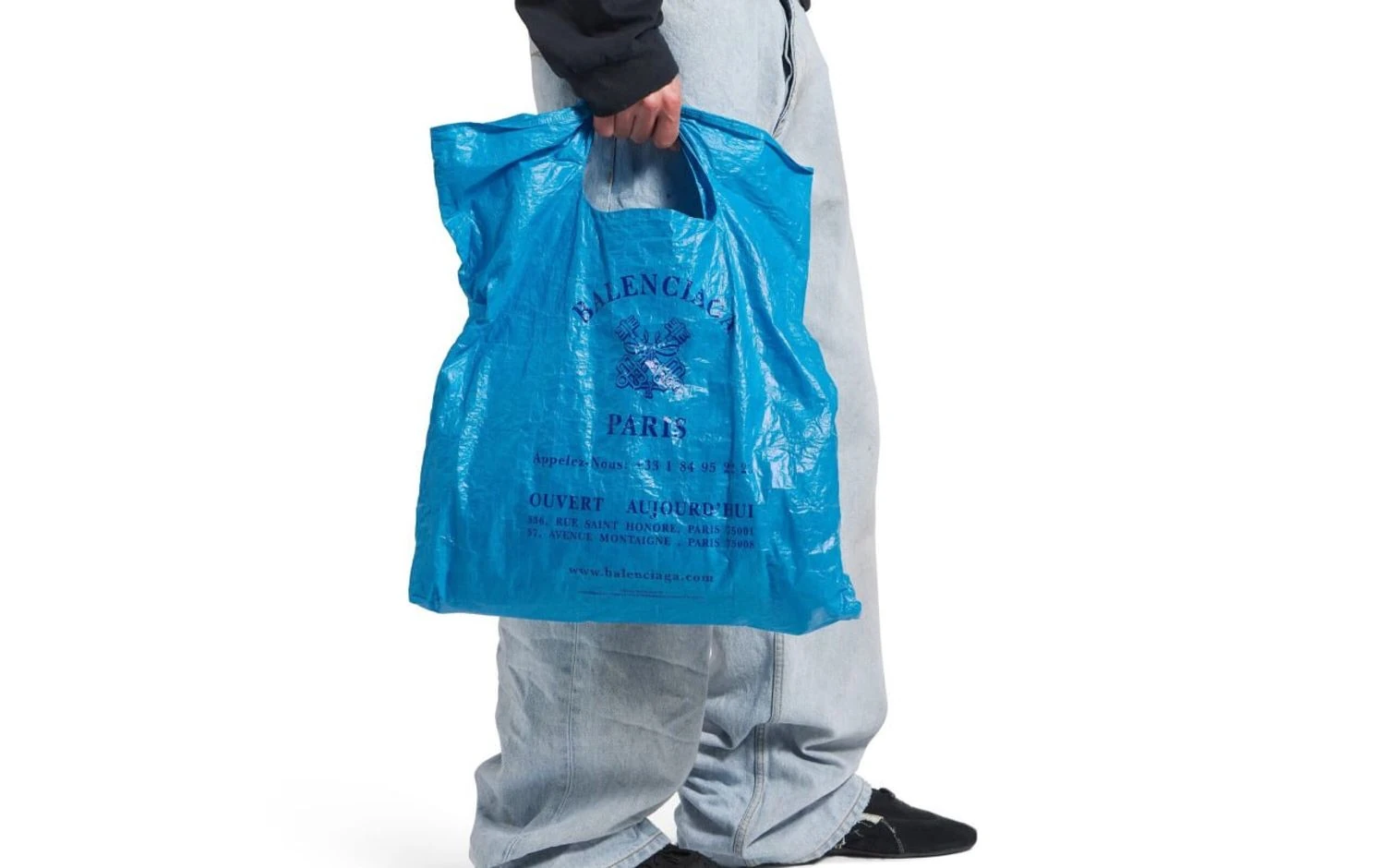 Balenciaga sells a bag resembling a supermarket package for $1000