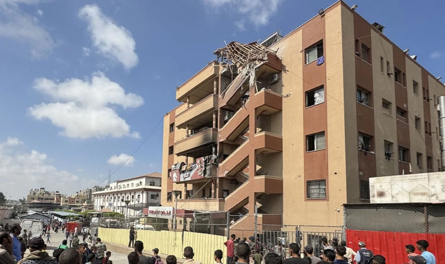 Атаковано лікарню на півдні Гази: палестинські джерела заявили про 14 загиблих, у тому числі журналістів