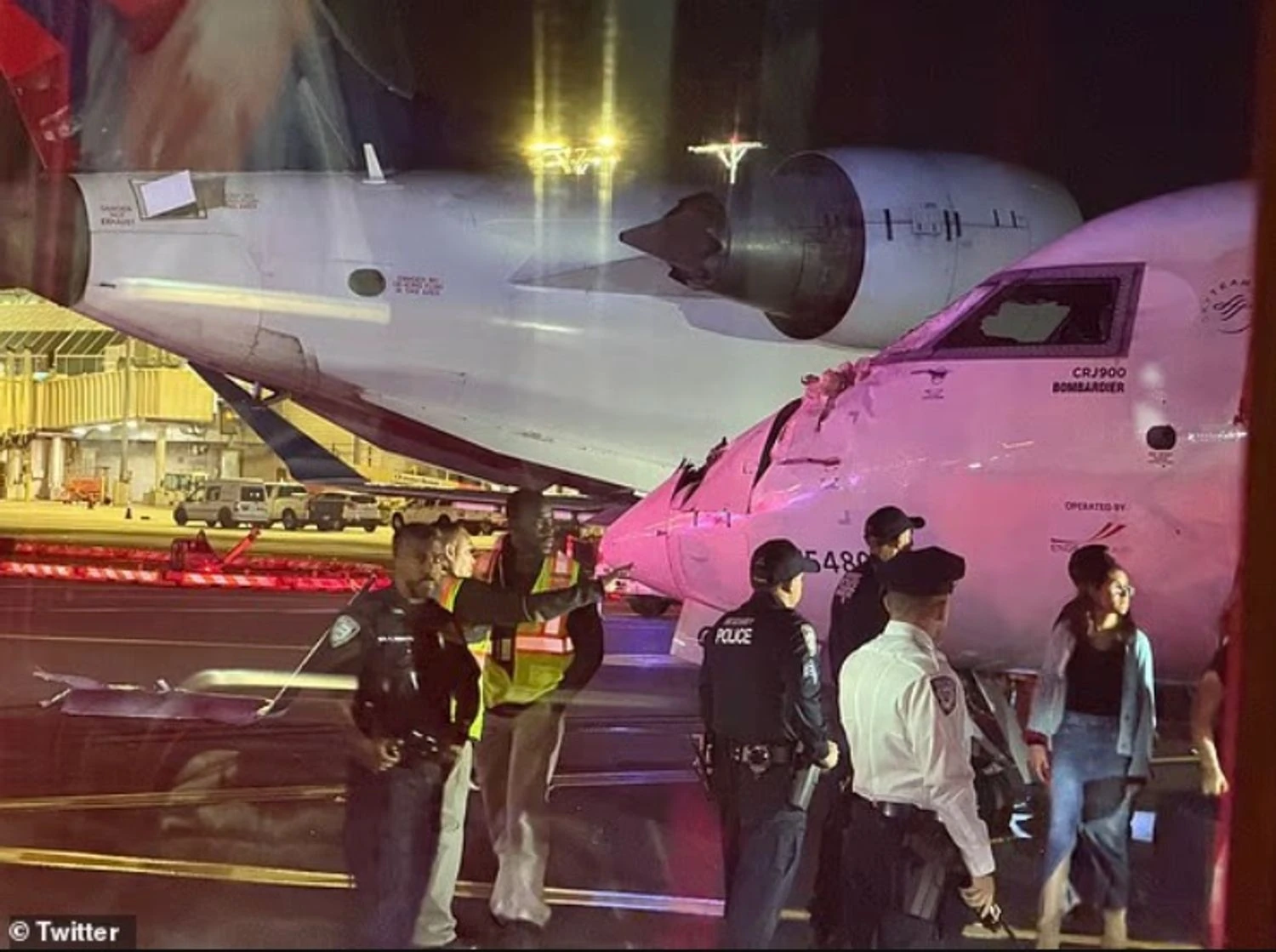 Two planes collided in New York: a flight attendant was injured, passengers...