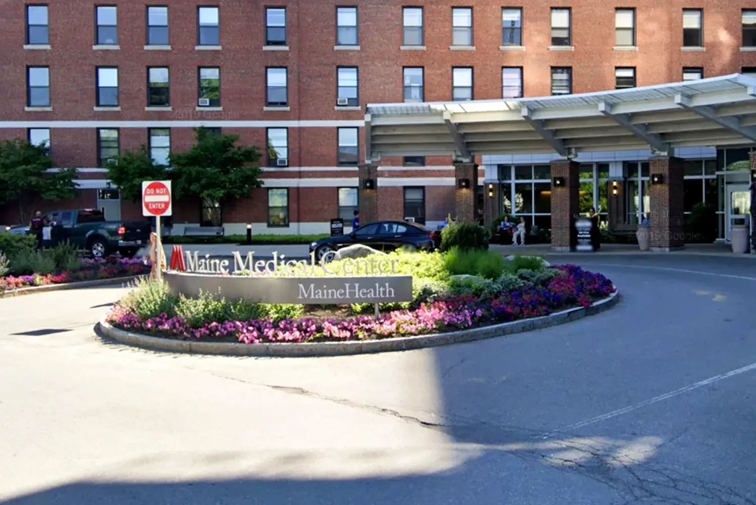 In the USA, the MaineHealth hospital system accidentally declared over 500 living patients "dead"