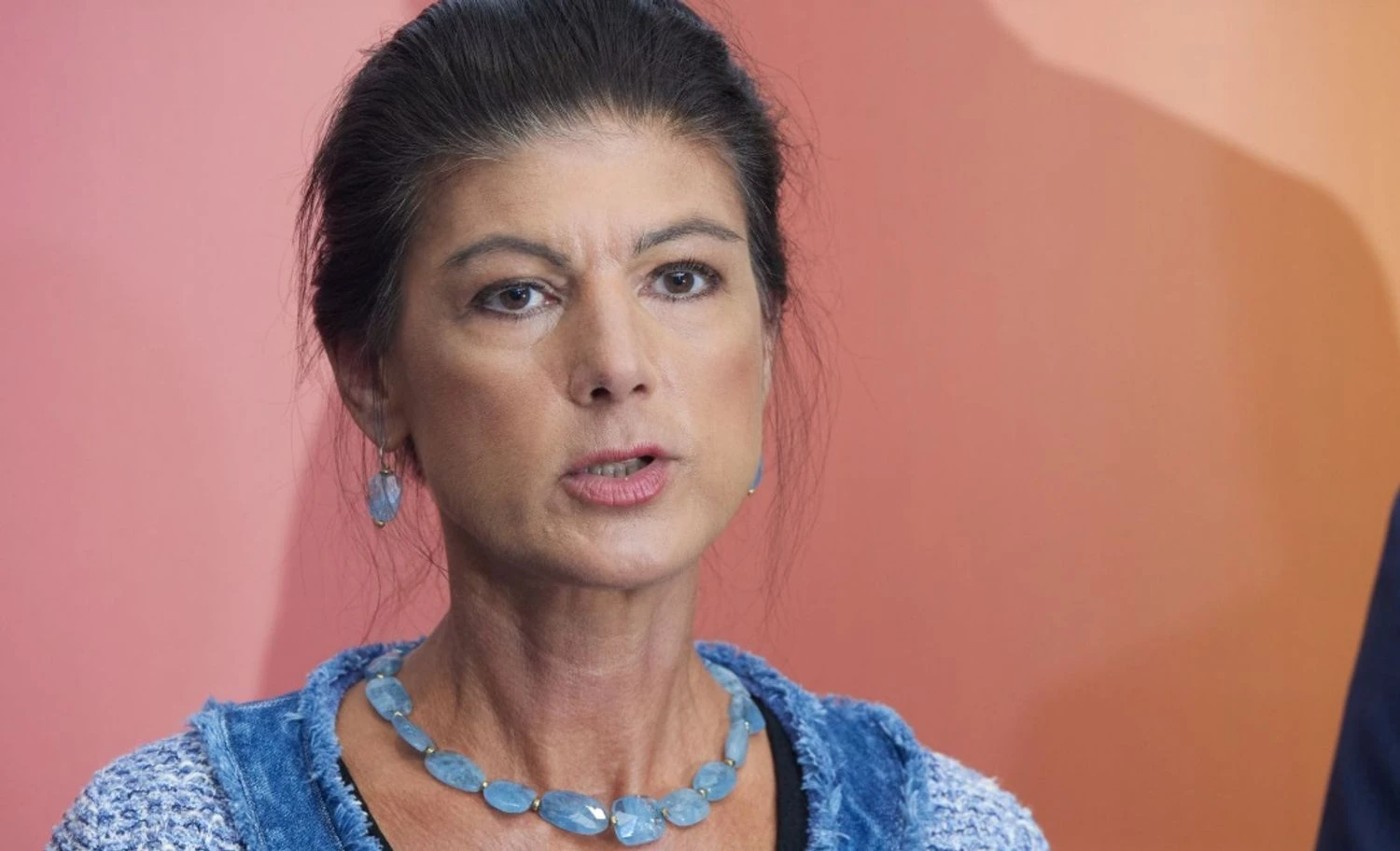 Sahra Wagenknecht, who criticized Germany for supporting Ukraine, is leaving her post as head of the left-populist BSW party.
