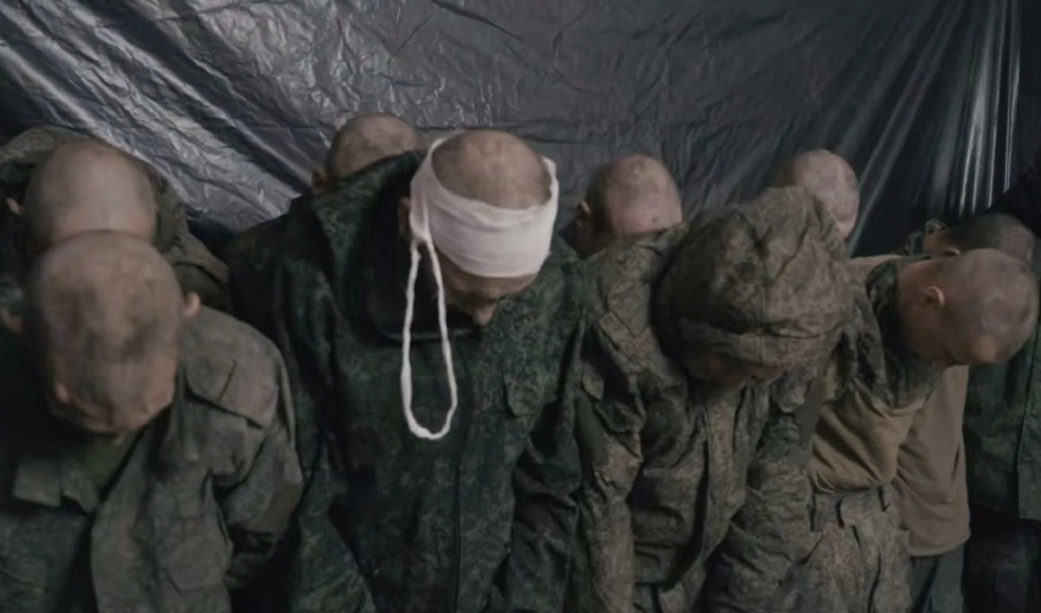 Ukrainian military showed the capture of 21 Russian occupiers in Donetsk region