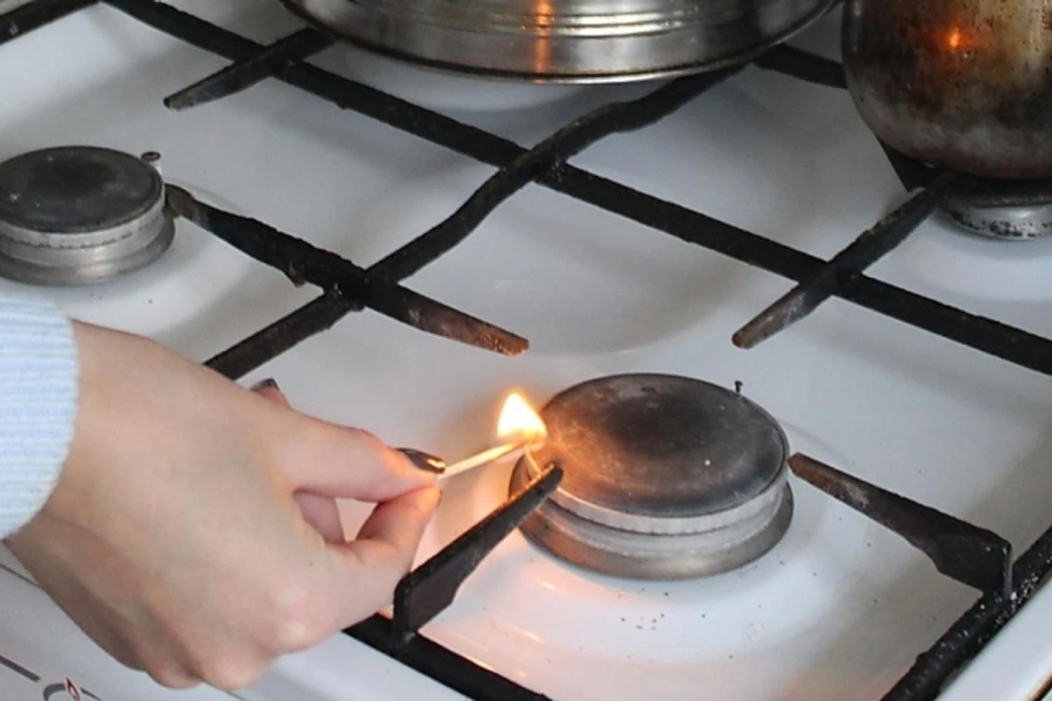 У Києві тимчасово припинили газопостачання 10 будинків після нічної атаки рф