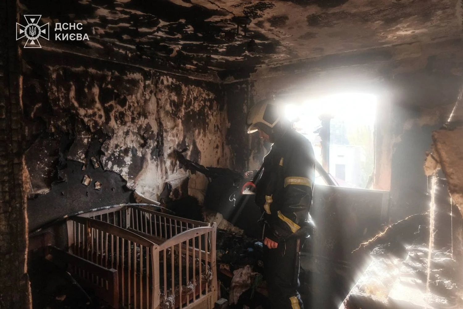 Russian attack on Kyiv: a rescuer arrived at a call in the capital to extinguish a fire in his own apartment