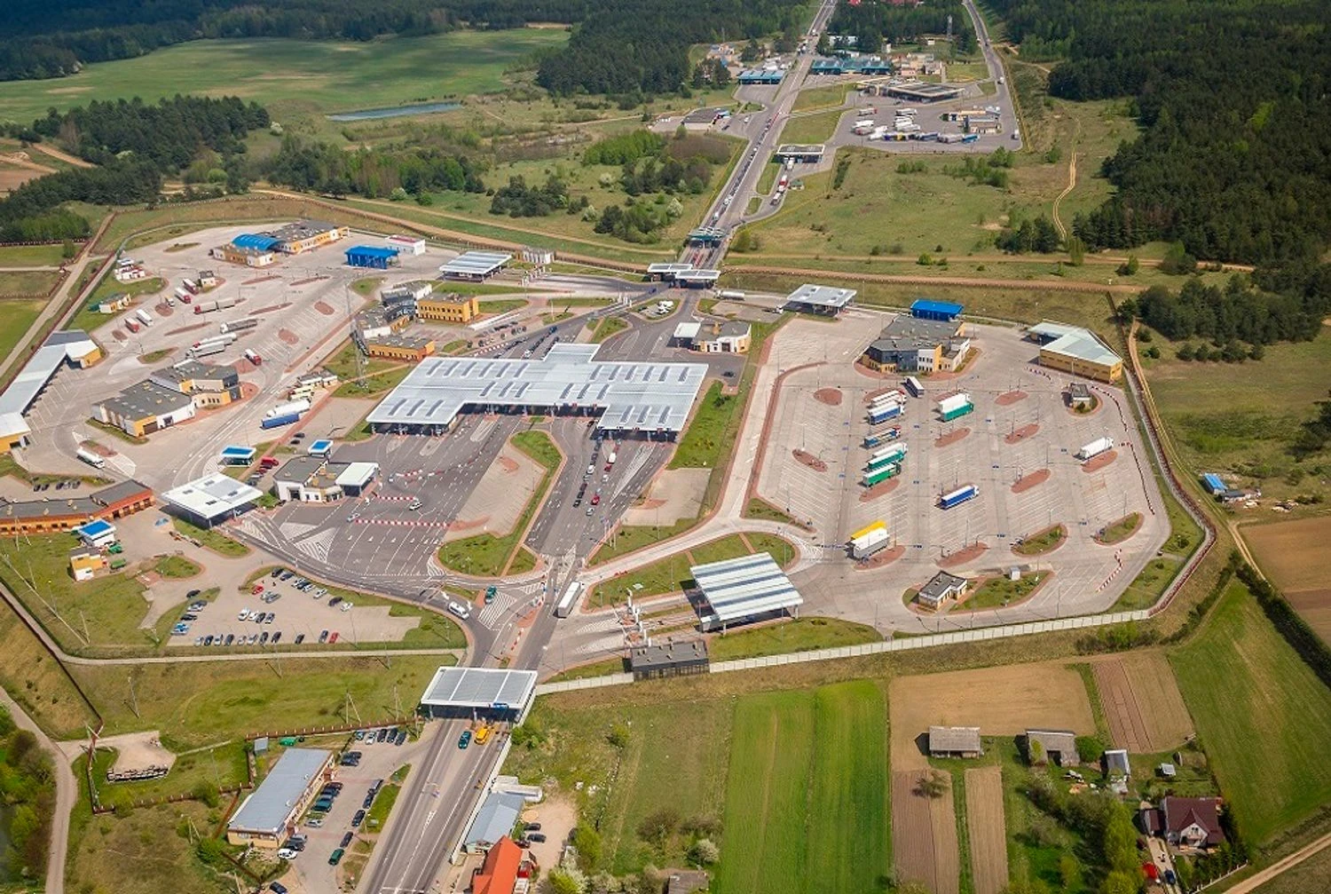 Польща відновлює роботу двох прикордонних пунктів з білоруссю