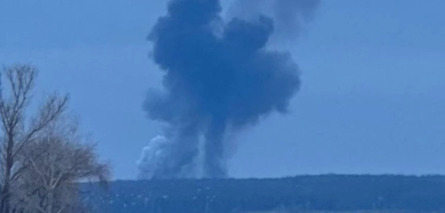 У селі графівка під бєлгородом здійнявся великий стовп диму після ймовірного обстрілу