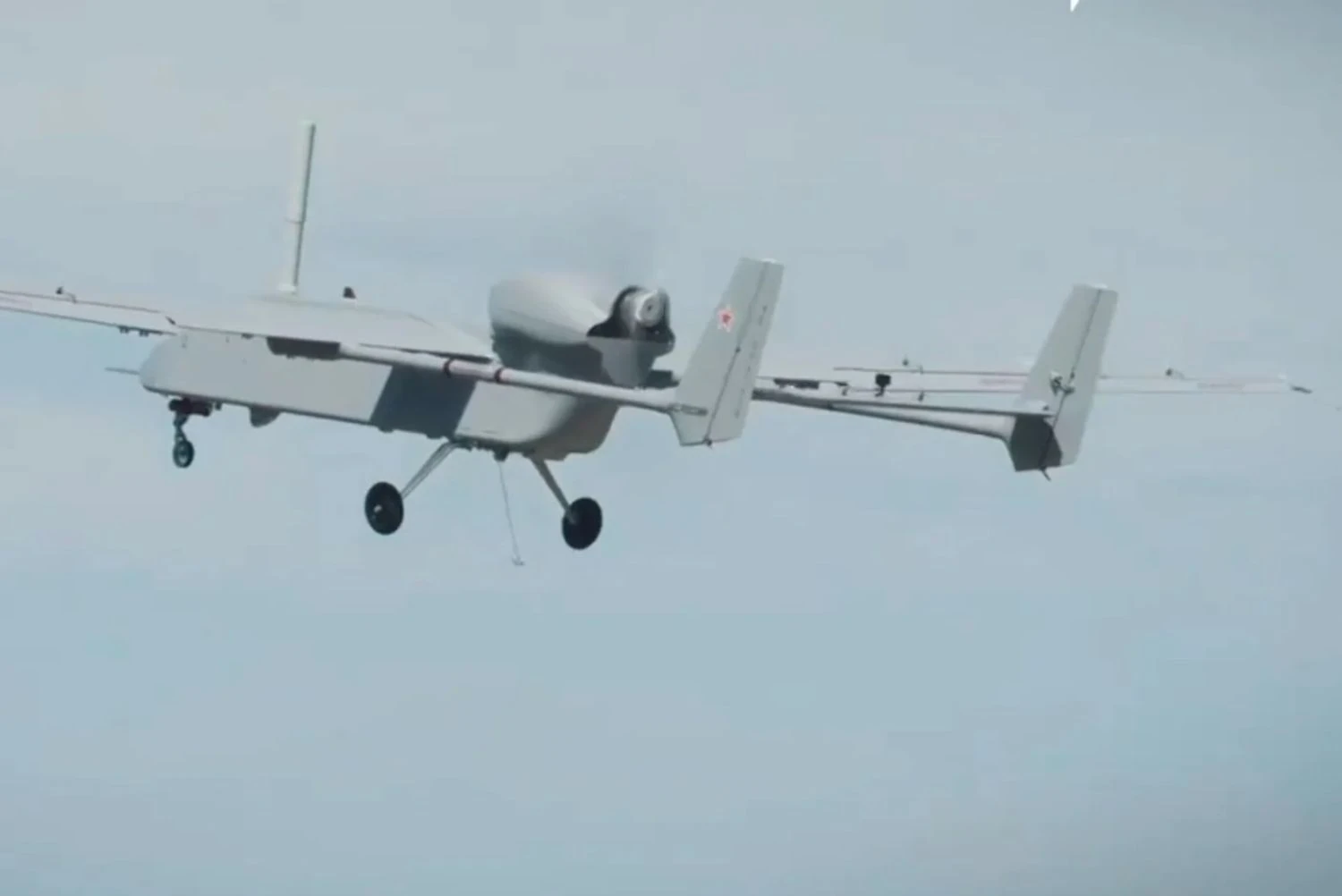 Attempt to promote its weapons: Russia showcased a copy of an Israeli drone and an air defense system at an exhibition in Dubai