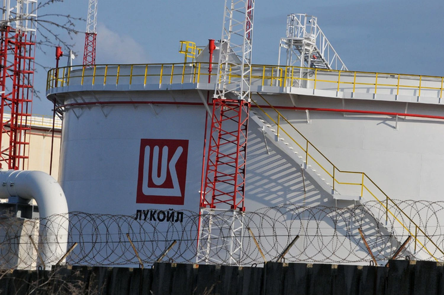 Iraq discusses temporary lifting of US sanctions against Lukoil – Reuters