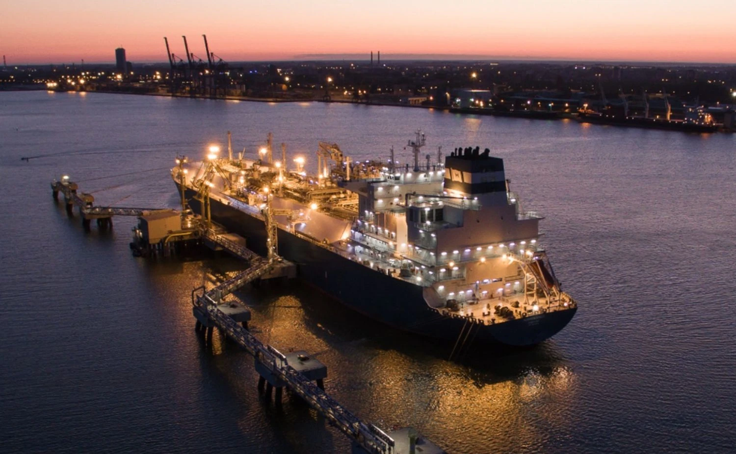 Energy for winter: Ukraine received 100 million cubic meters of gas via a new sea route from the USA