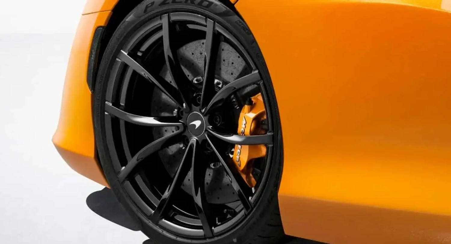 McLaren представив дилерам свій перший &quot;унівресал&quot; P47 з V8 гібридним двигуном