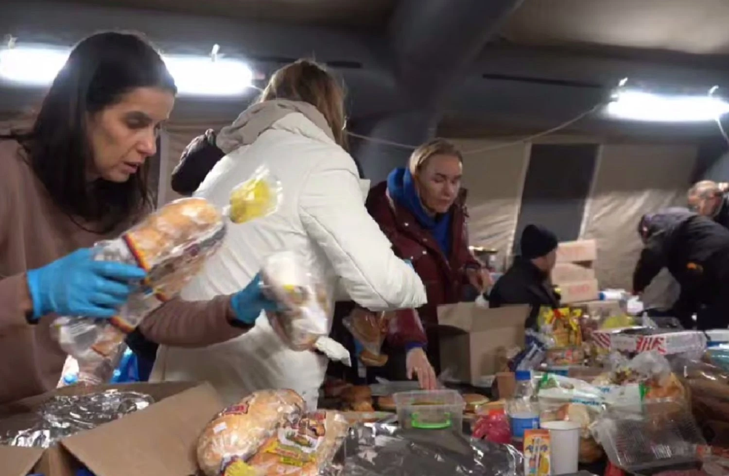 У Тернополі розгорнуті й безперервно функціонують &quot;Пункти незламності&quot; після російської атаки