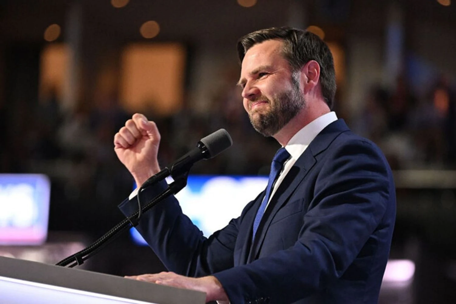 Віцепрезидент США Венс підтримує &quot;мирний план&quot; і закликає жити &quot;в реальному світі&quot;