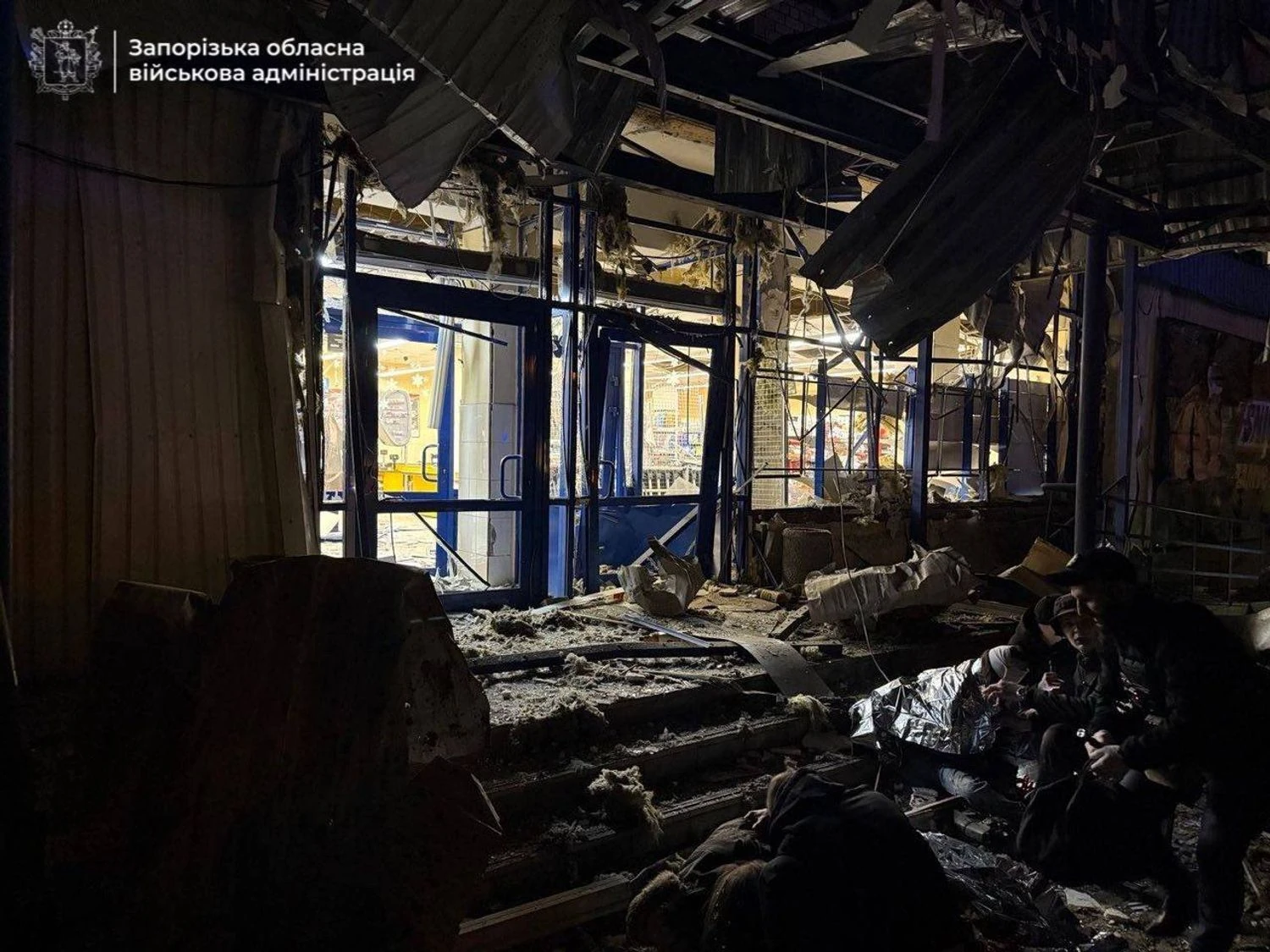 Ворожа атака на Запоріжжя: п&apos;ятеро постраждалих, пошкоджені будинки та магазин