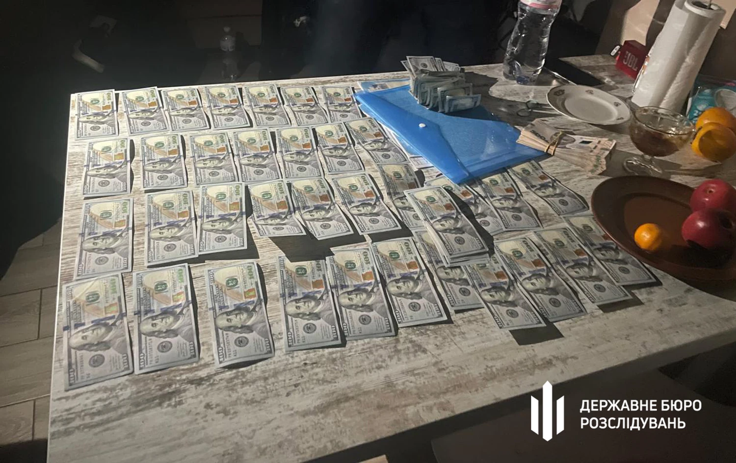 Чиновники Держпраці організували багатомільйонну схему вимагання грошей з бізнесу за безкоштовні послуги - ДБР Чиновники Держпраці організували багатомільйонну схему вимагання грошей з бізнесу за безкоштовні послуги - ДБР