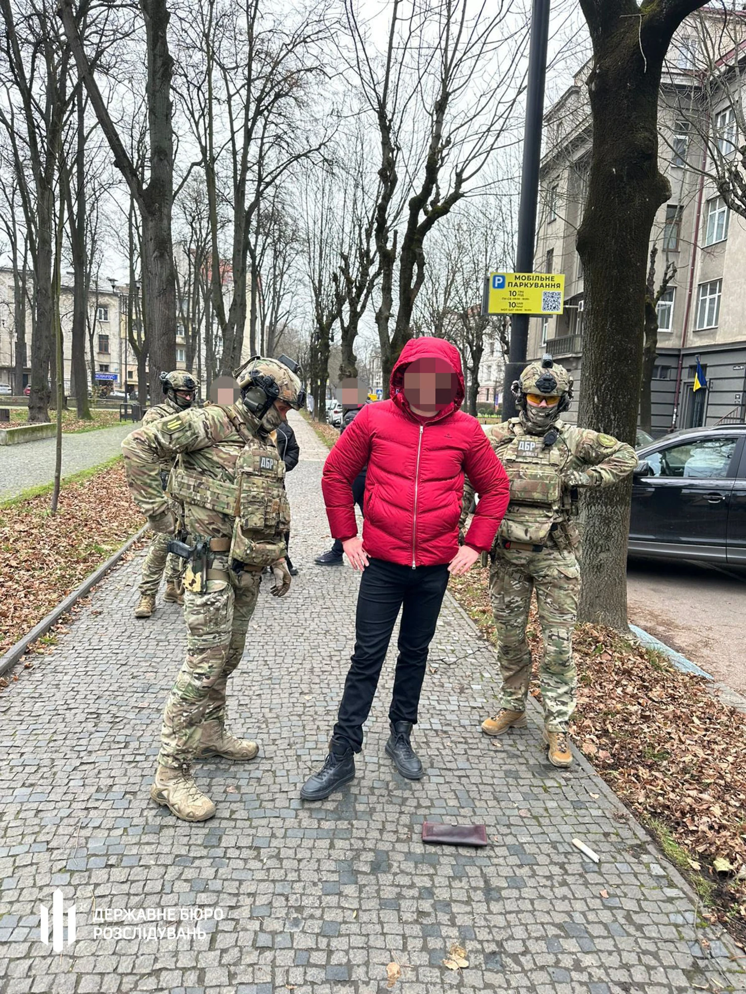 Чиновники Держпраці організували багатомільйонну схему вимагання грошей з бізнесу за безкоштовні послуги - ДБР