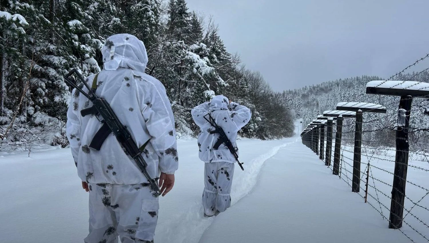 На Львівщині намело до пів метра снігу: прикордонники показали фото і дали поради туристам