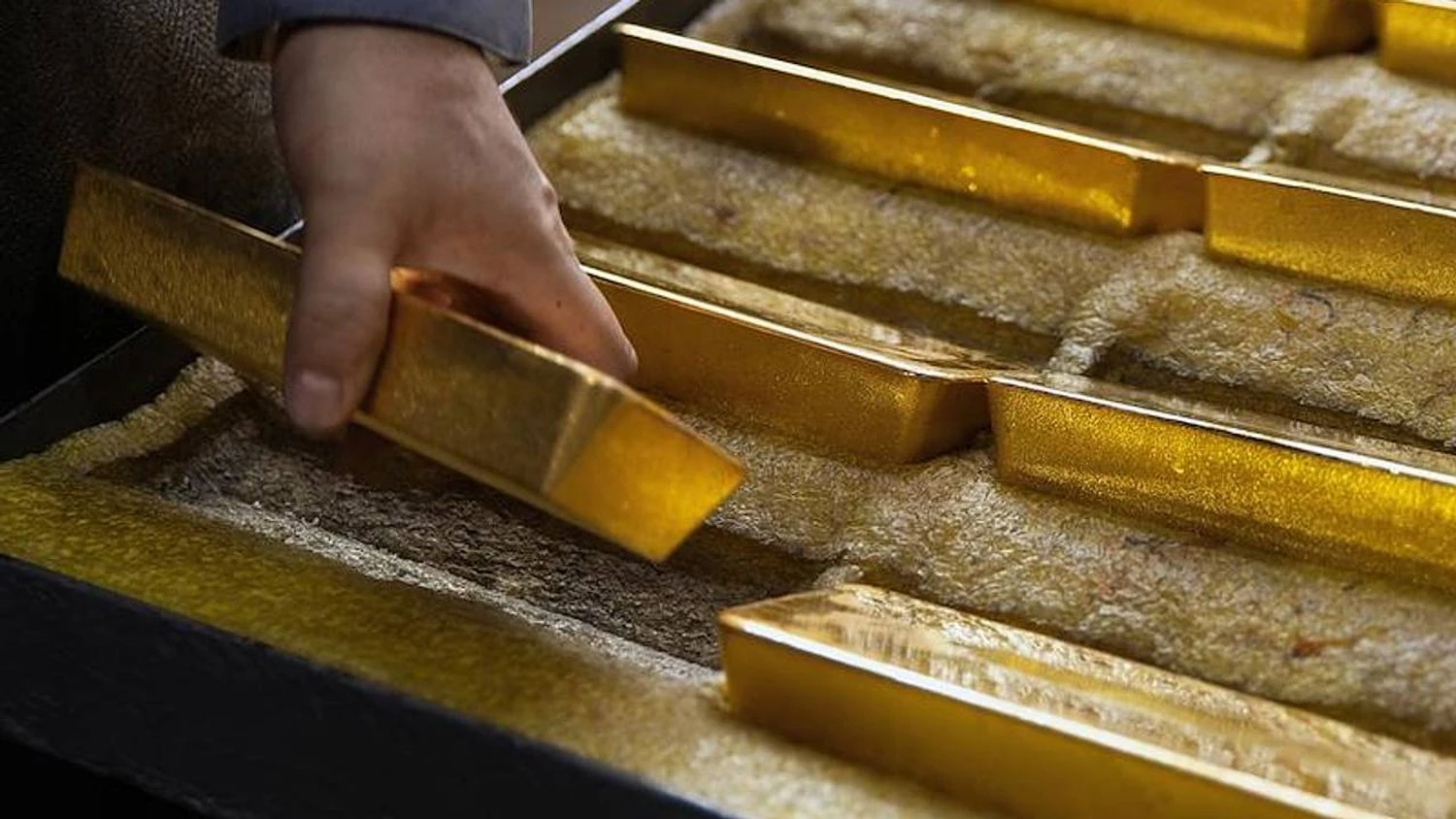 To support the ruble and the budget: Russia sells gold from strategic reserves for tens of billions of dollars