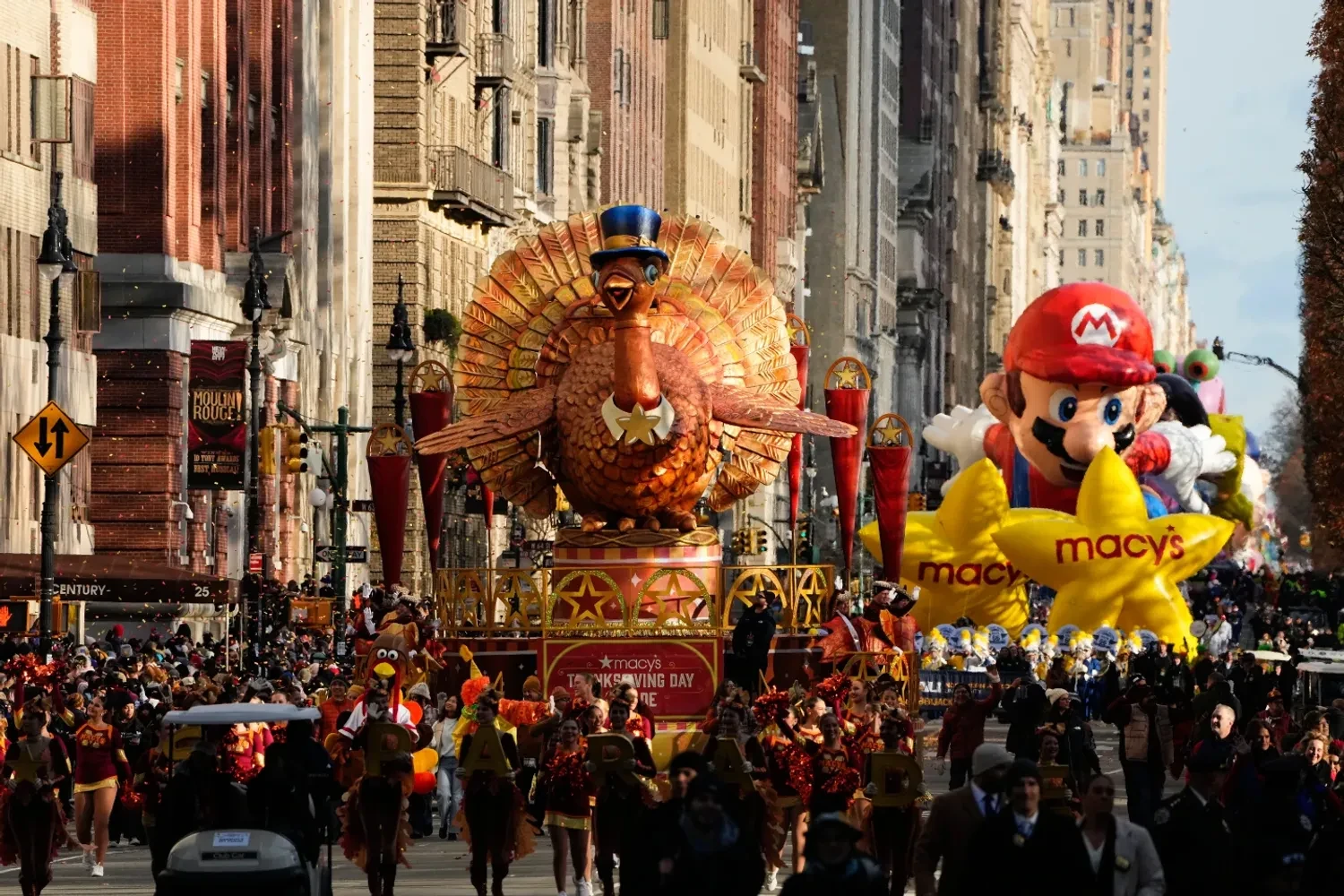 Macy's Parade in New York went ahead despite cold and strong winds: Pac-Man, Buzz Lightyear, and Labubu appeared in the sky