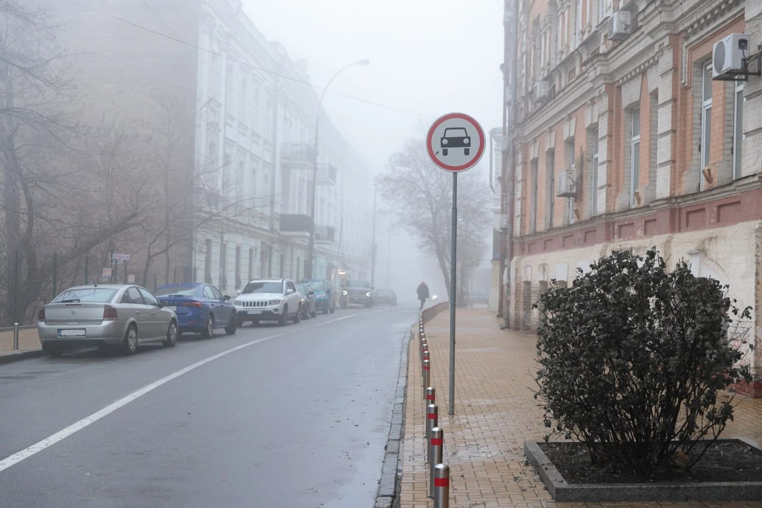 Fog in Kyiv: Level I danger declared, visibility on roads 200-500 m