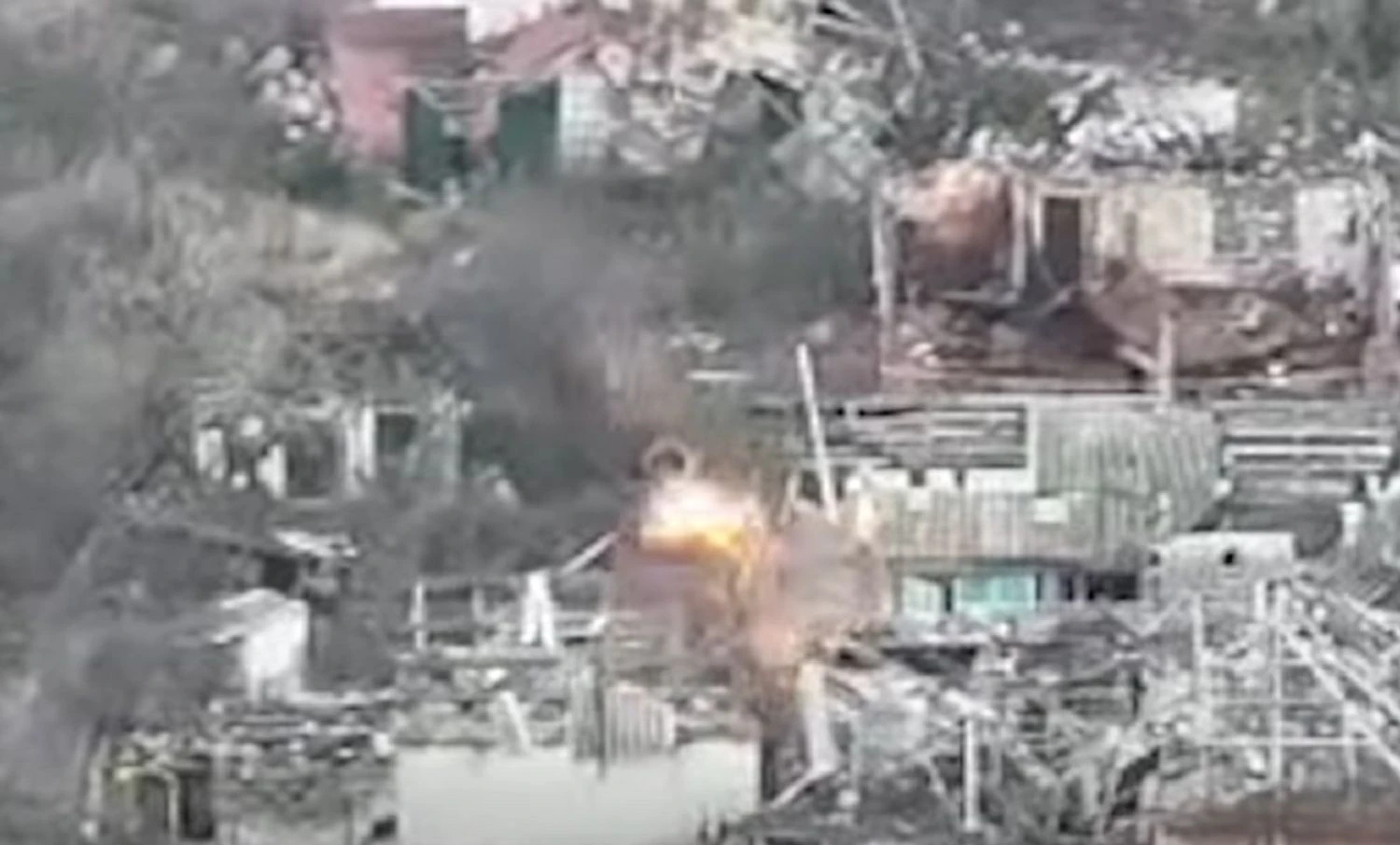 Українські воїни зірвали спробу росіян підняти &quot;триколор&quot; над будівлею у Вовчанську