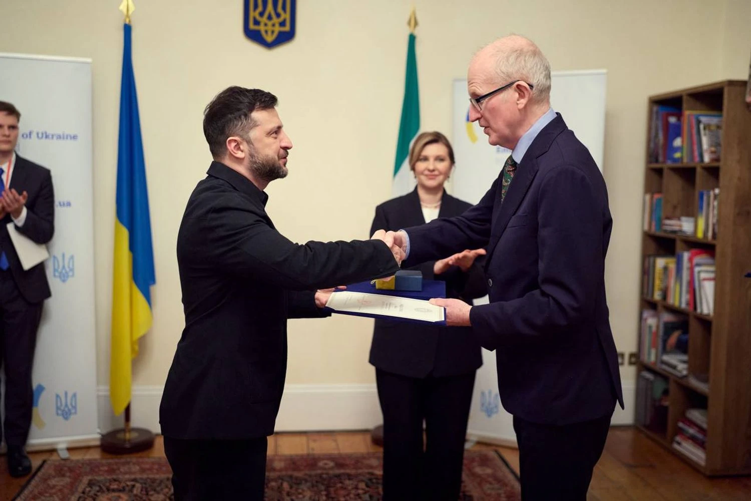 У Дубліні Зеленський нагородив медиків за впровадження передових методик екстреної допомоги на фронті