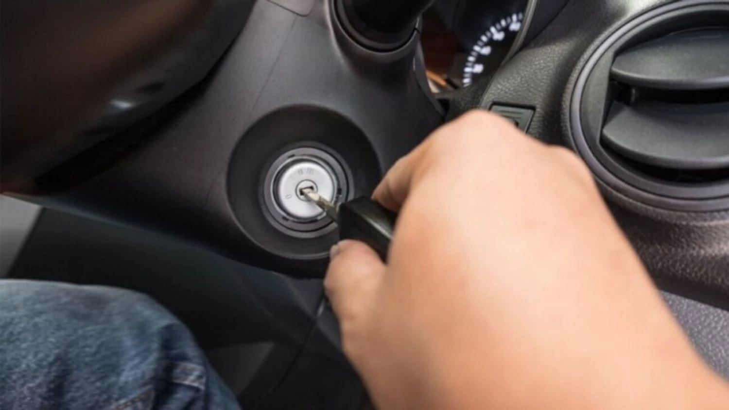 Driver's personal file: should you warm up your car engine in winter?