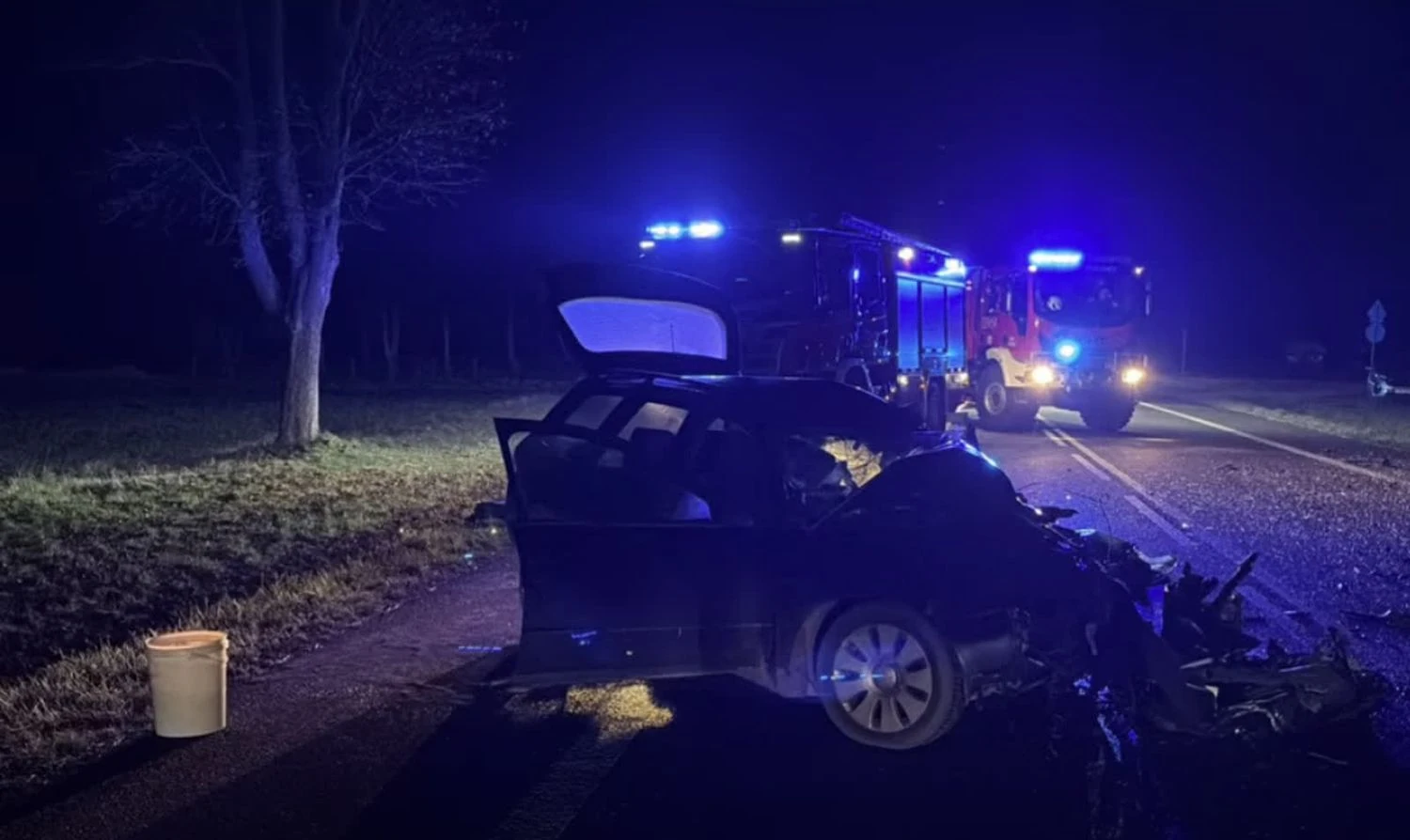 Car crashes into bus with 26 Ukrainians in Poland: what is known