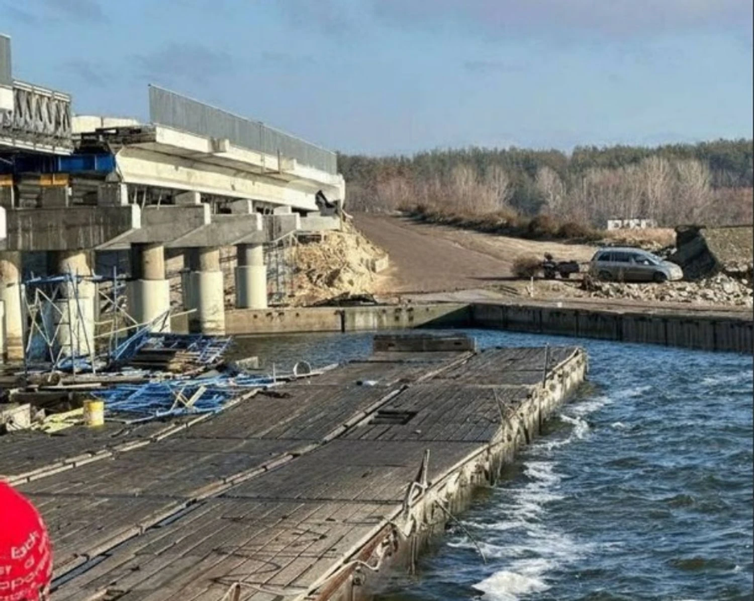 російські окупанти зруйнували греблю Печенізького водосховища на Харківщині