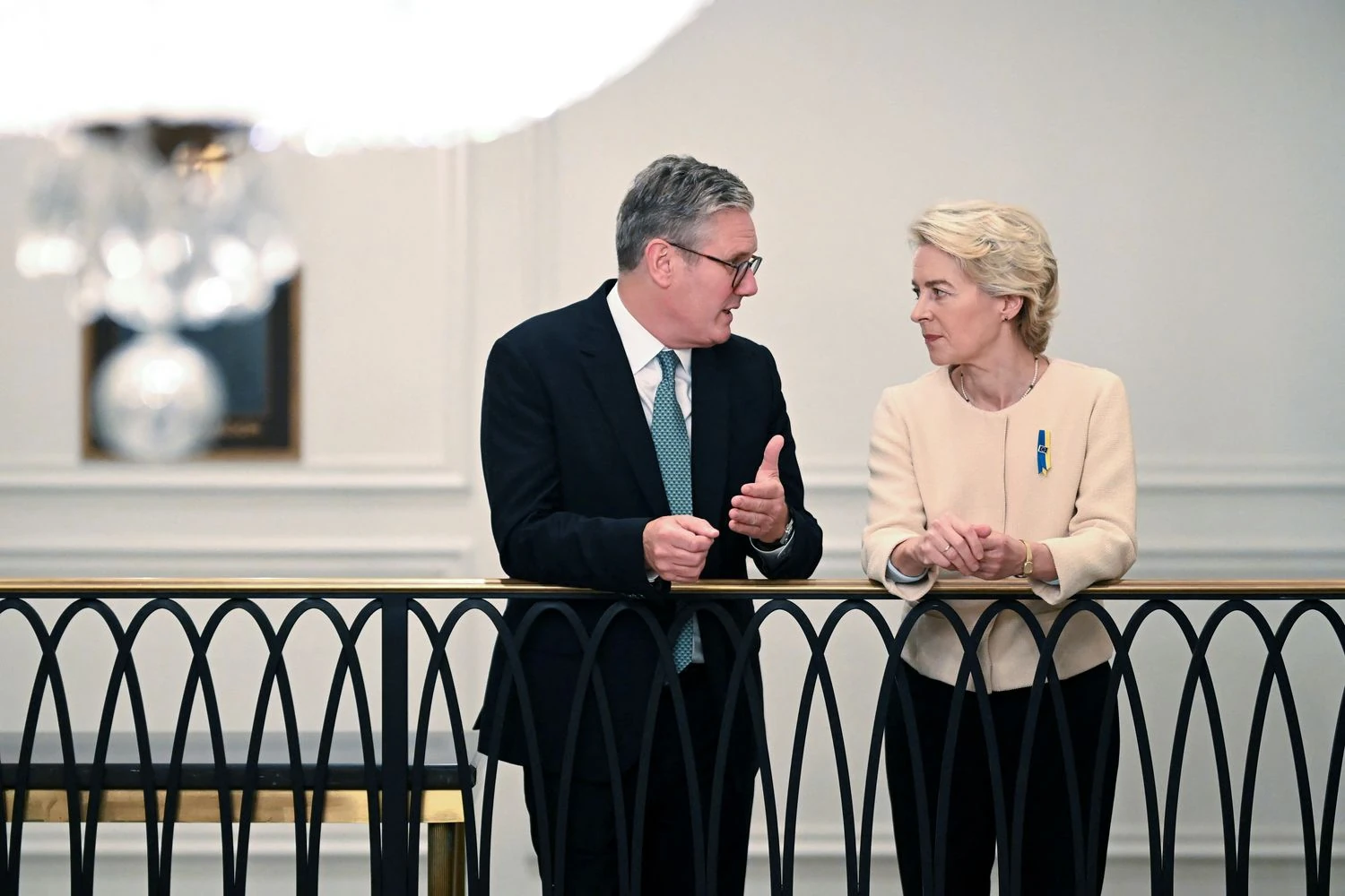 British PM and European Commission President discussed "crucial moment" for Ukraine