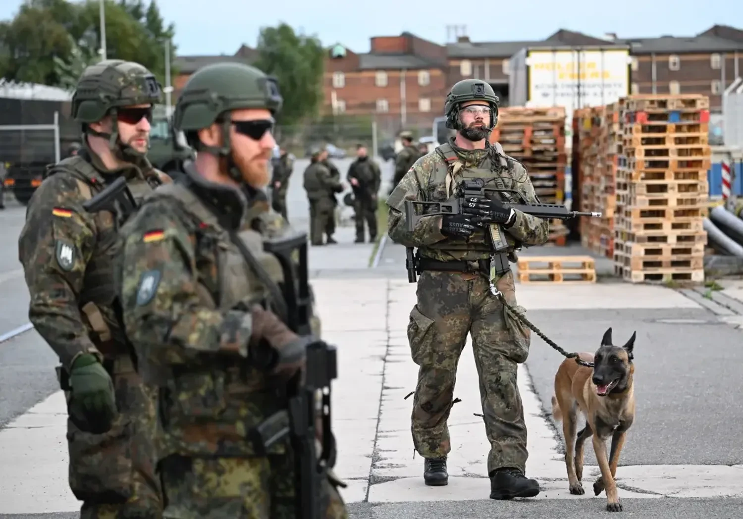 Germany sends troops to strengthen Poland's eastern border