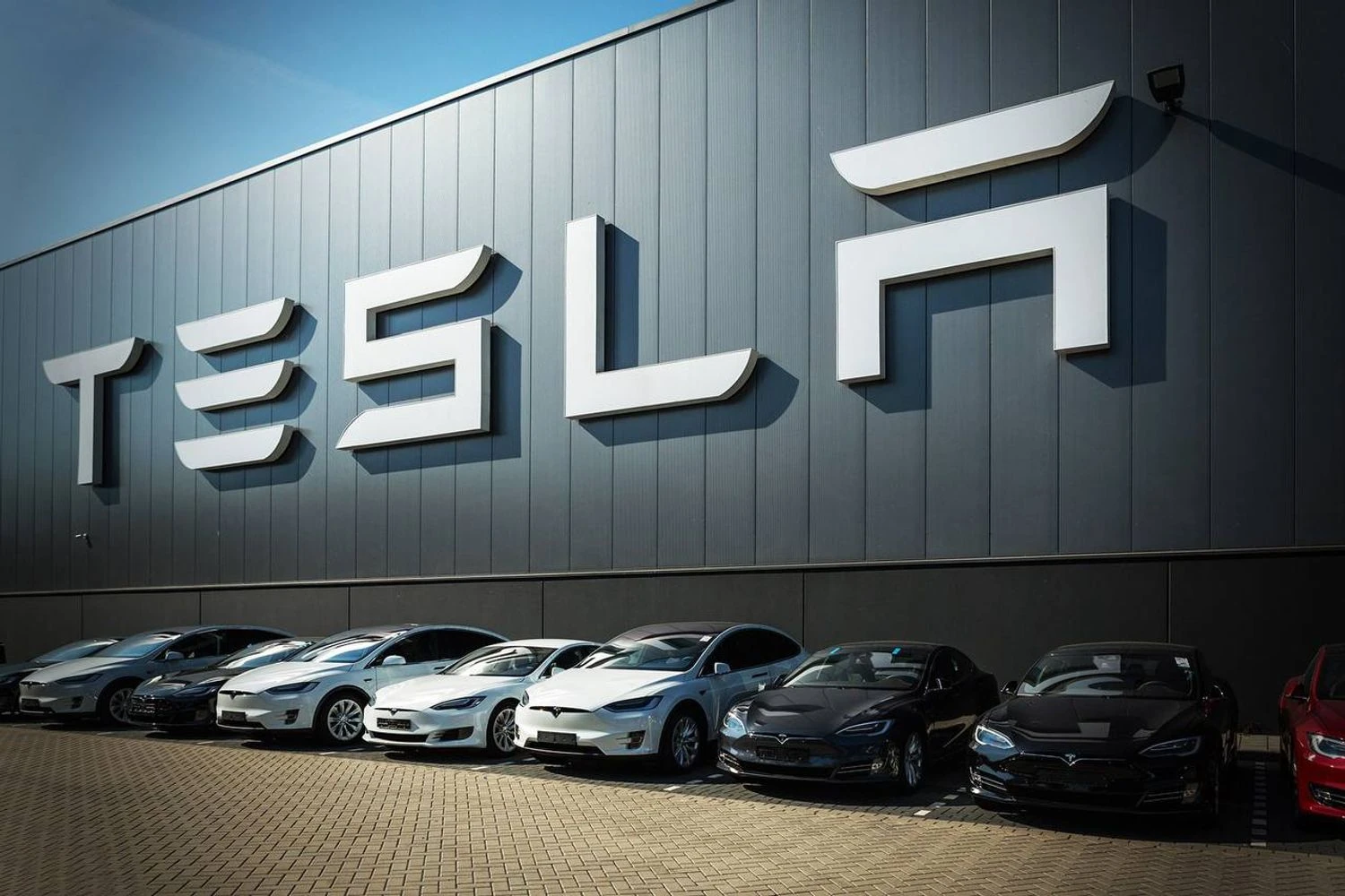 Tesla registrations plummeted in France and Sweden, but rose in Norway