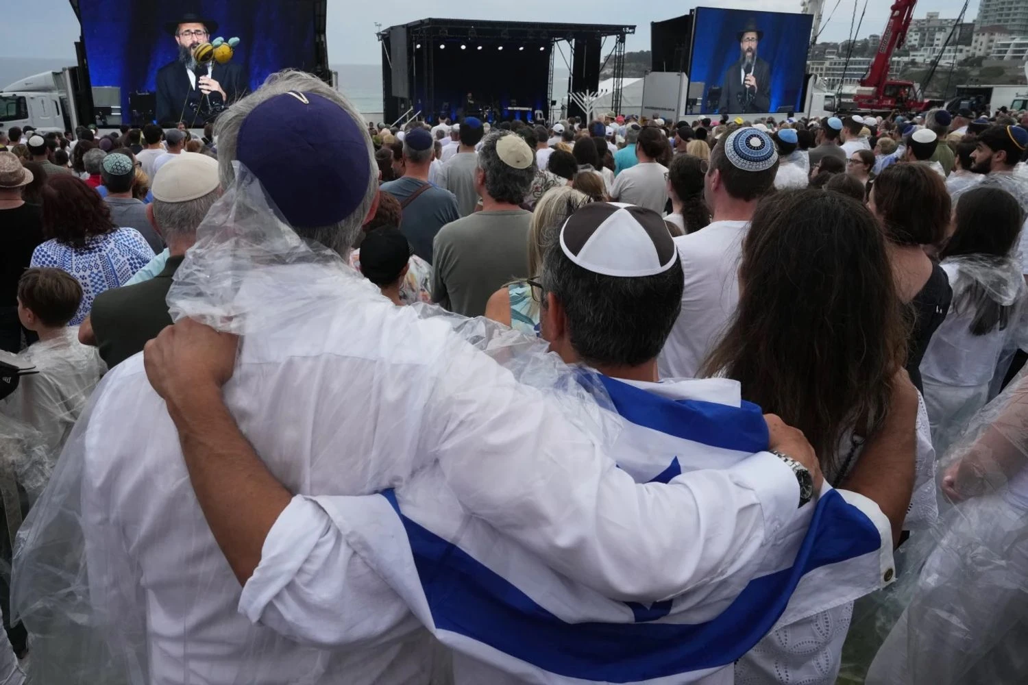 Thousands gather on Sydney beach to honor victims of Jewish festival attack