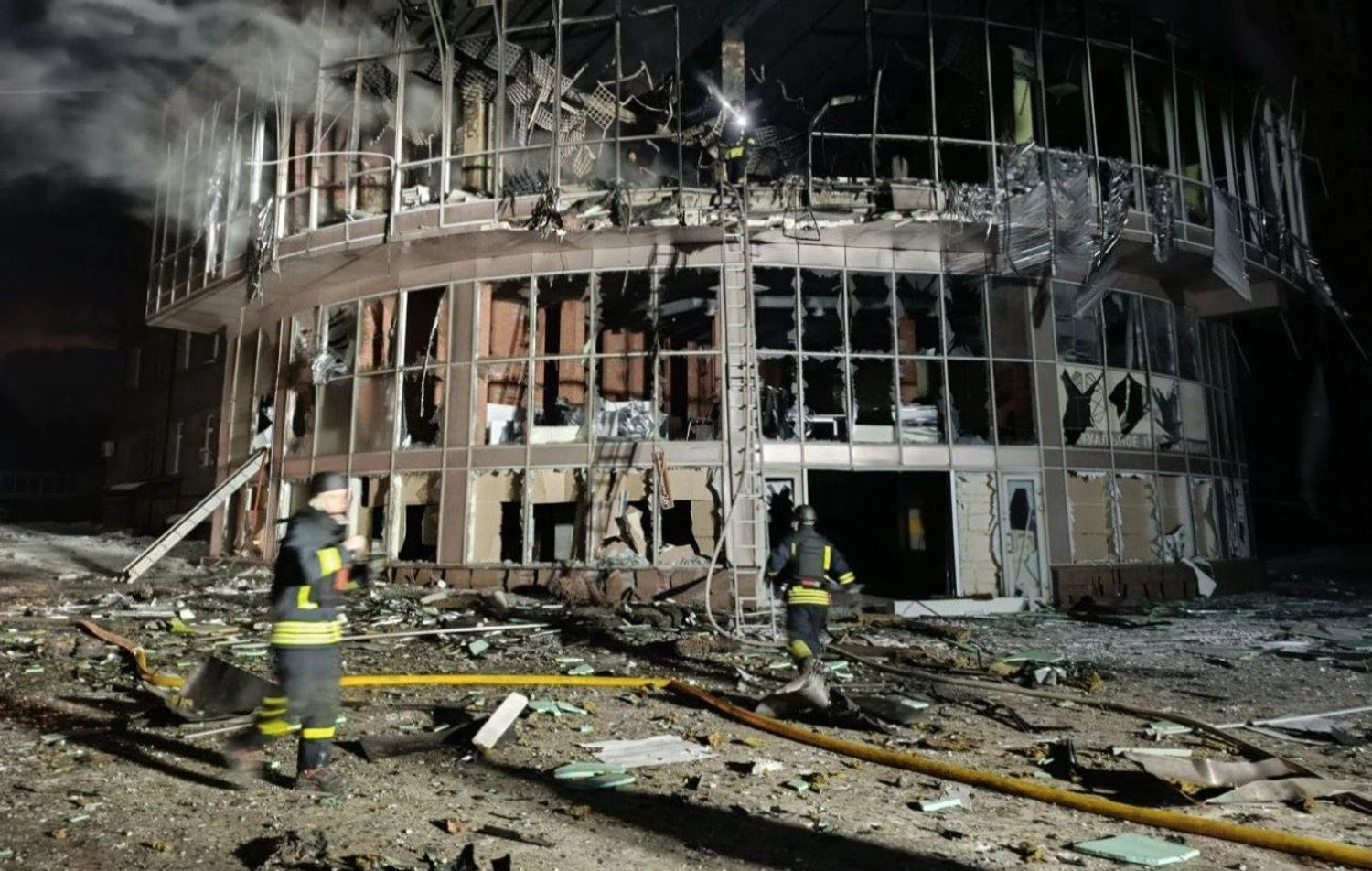 Russians massively shelled Zaporizhzhia twice: photos of the aftermath appeared