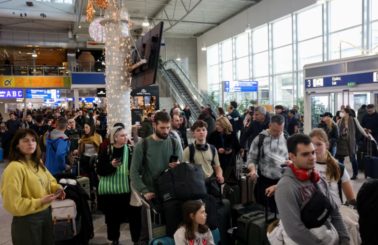 Air traffic in Greece resumed after a massive radio communication failure