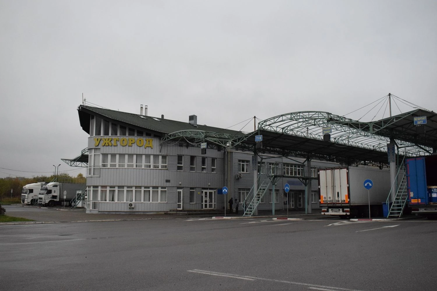 Pedestrian crossing opened on the border with Slovakia: up to a thousand people have already used it