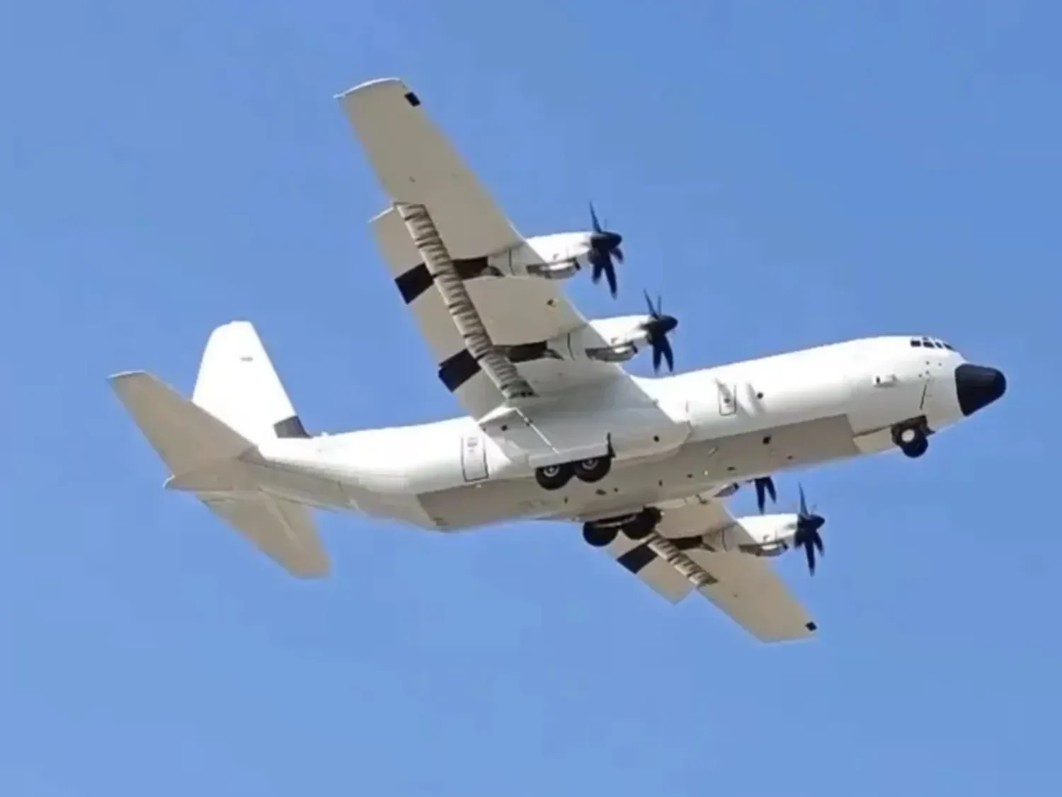 CIA-linked cargo plane spotted in Caracas amid US diplomatic visit