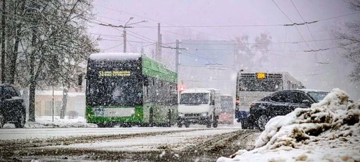 Bad weather in Ukraine on January 11: public transport in Kharkiv complicated due to snowfall