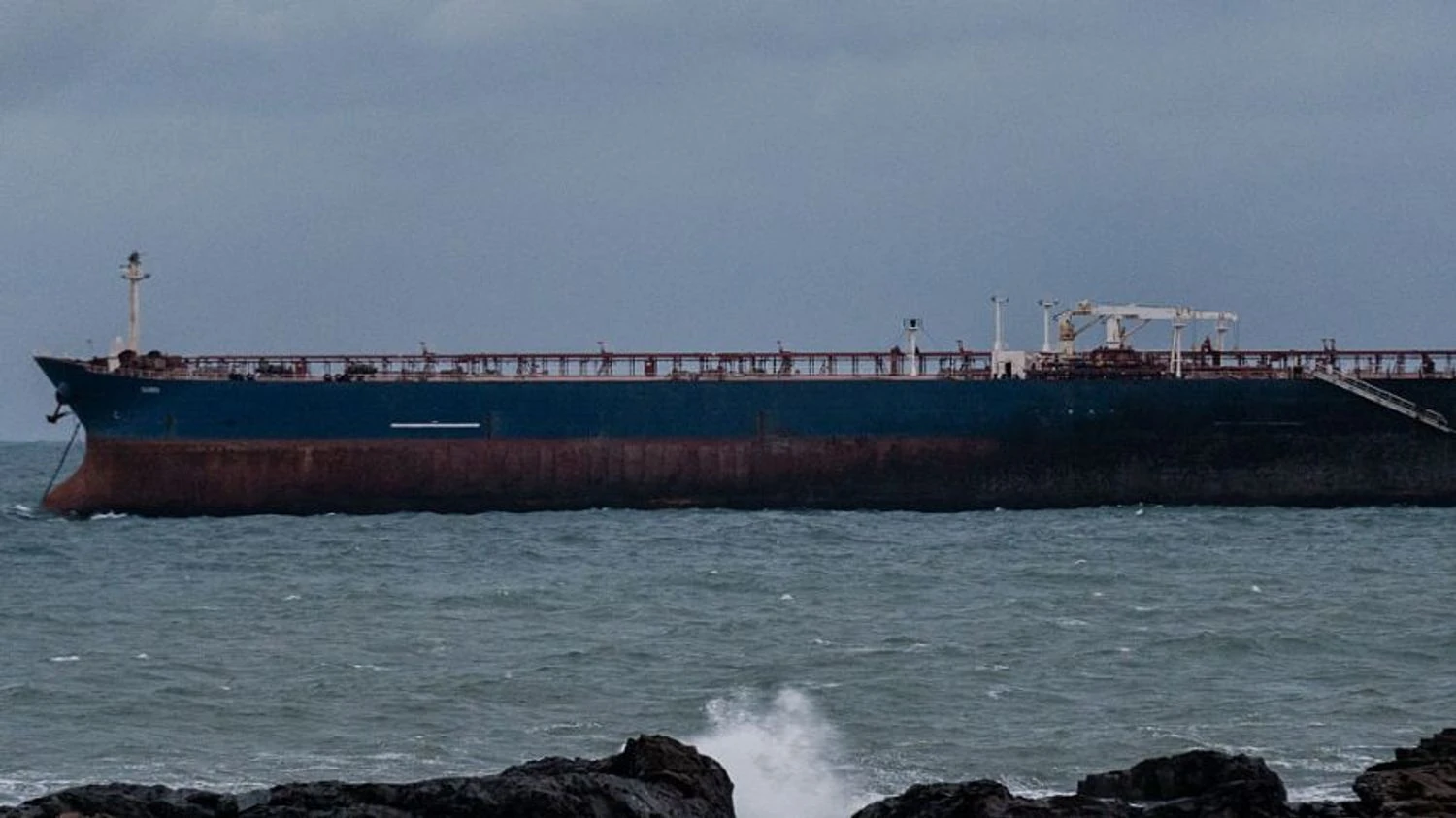 He was heading to Russia via the "arms route": an Iranian dry cargo ship crashed in the Caspian Sea