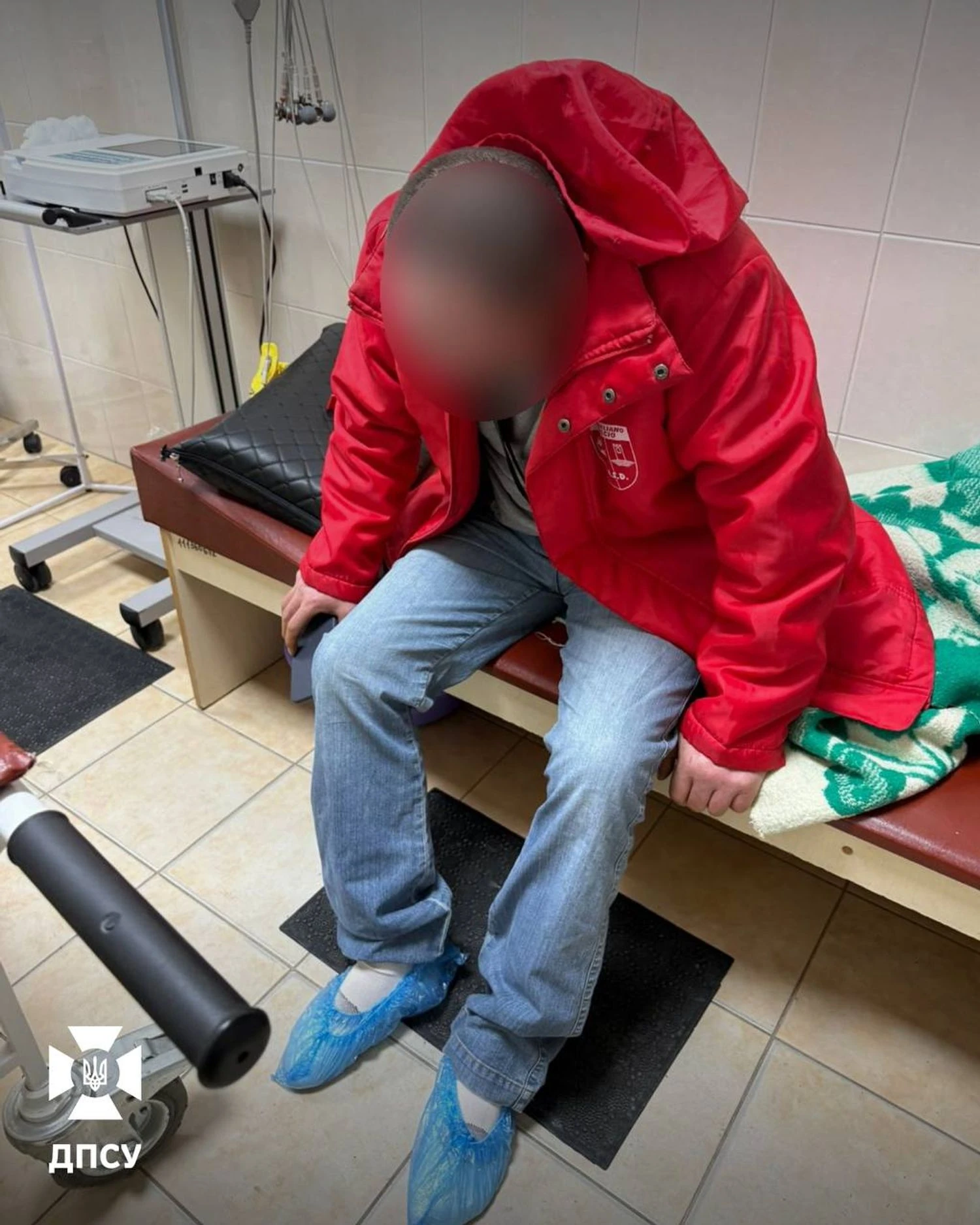 Border guards rescued an offender who fell through the ice on the border with Romania