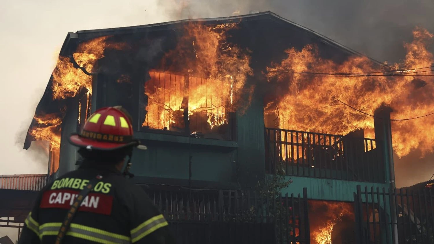 Massive wildfires engulf Chile: at least 18 dead, state of disaster declared