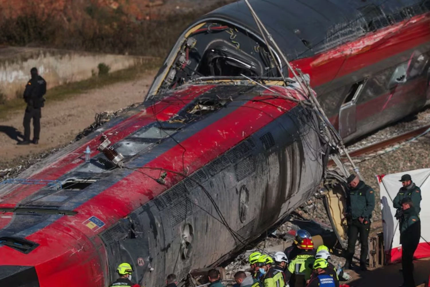 Fourth train accident in Spain in a week: commuter train collides with crane