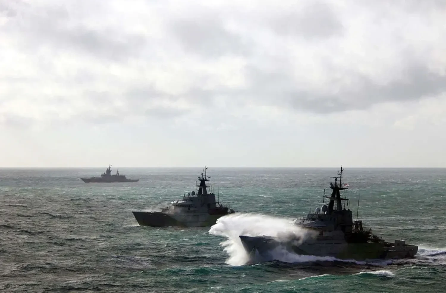 British Navy reports tracking Russian vessels in English Channel