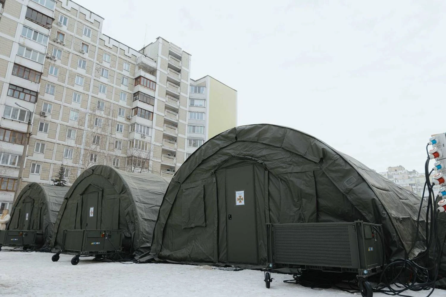 Tent camps set up in Kyiv's Troieshchyna due to lack of heating and electricity