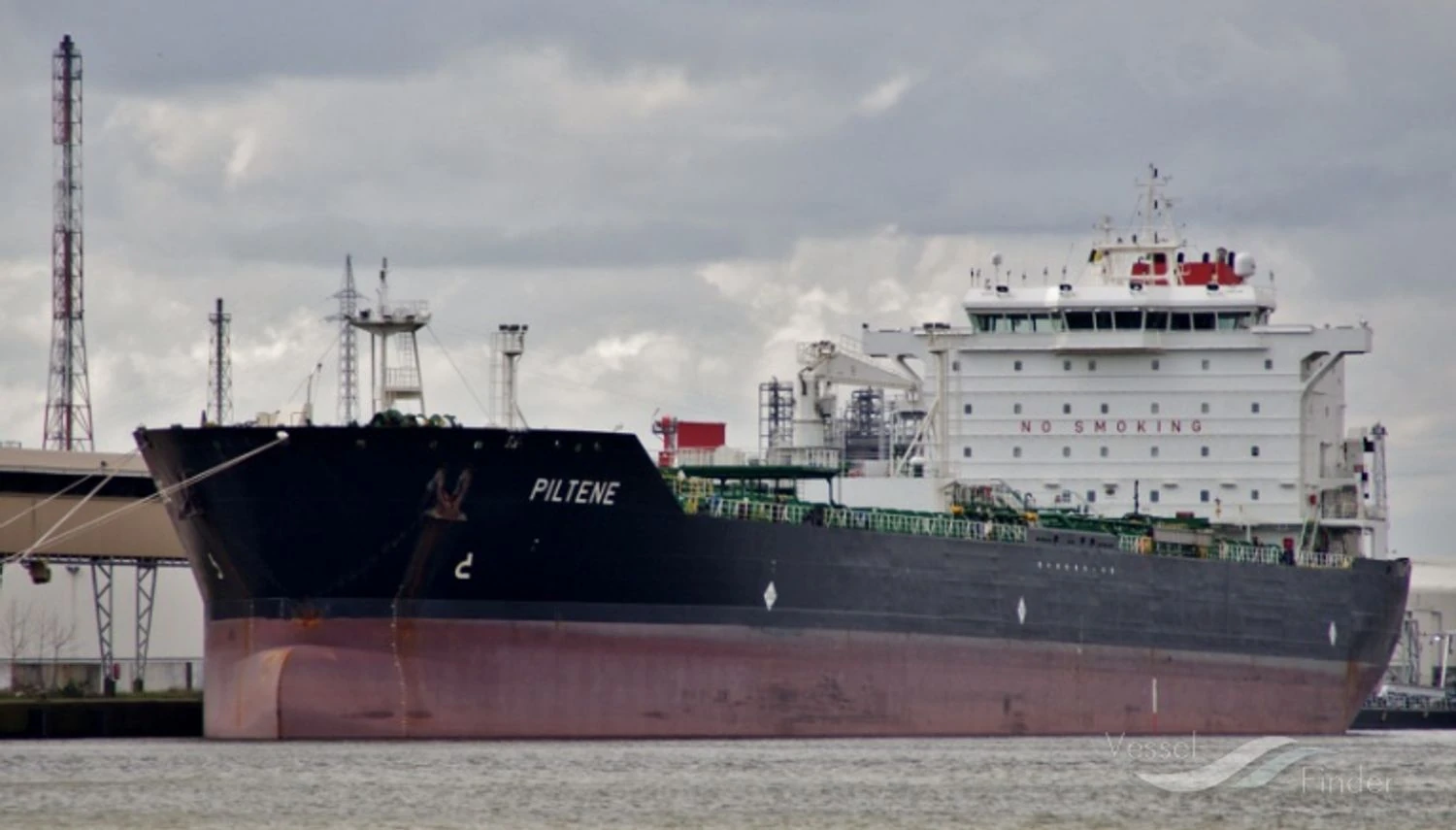 Spanish vessel "rescues" EU-sanctioned "shadow fleet" tanker carrying Russian oil