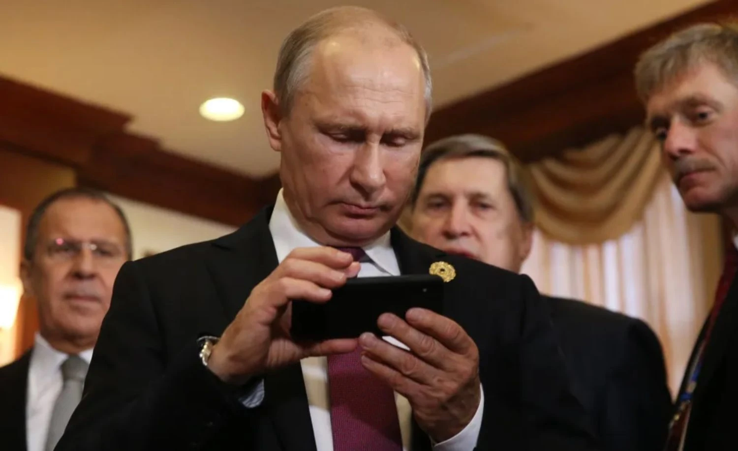 Putin-technophobe hinders AI development in Russia, country loses IT specialists - The Times