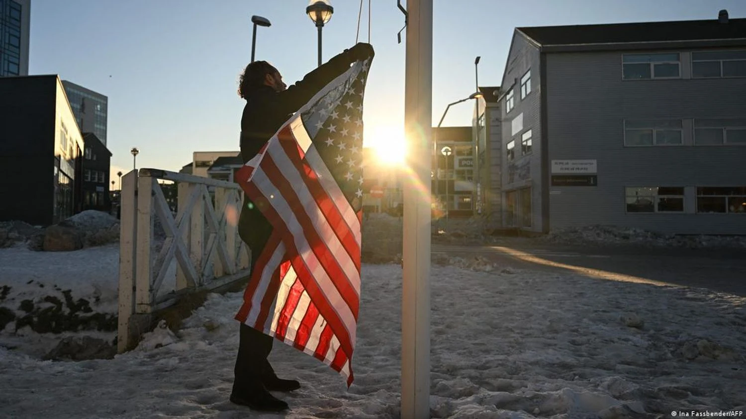 It's not funny: a German comedian who tried to raise the US flag in Greenland was reprimanded and fined
